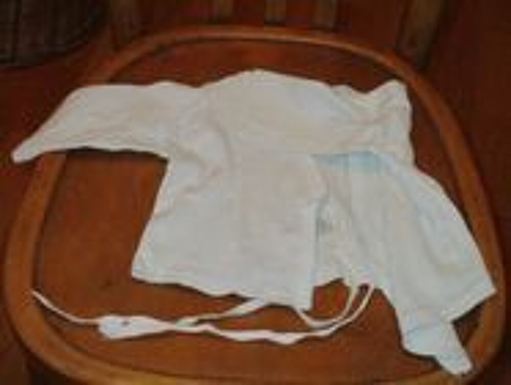 Petite brassi&egrave;re blanche a pois bleus Vêtements enfants
