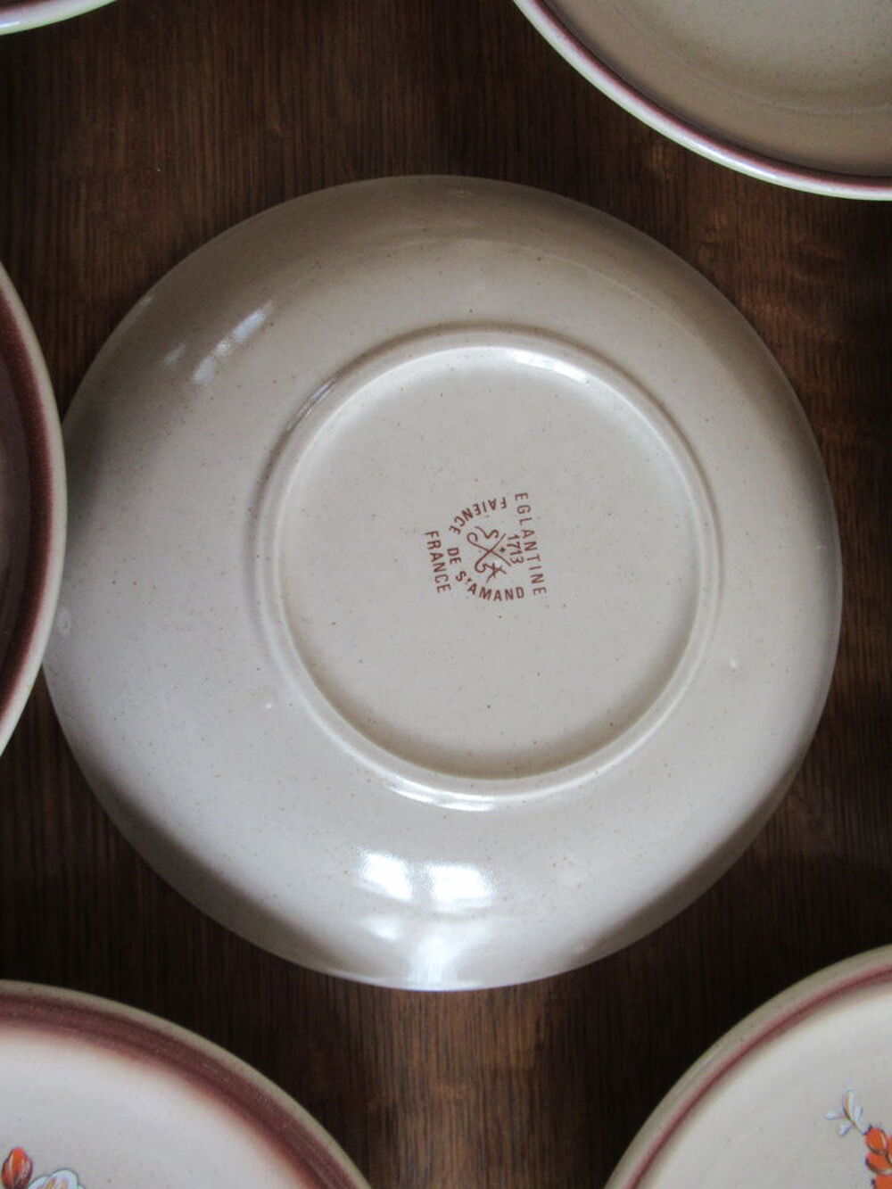 Assiettes creuses &eacute;glantine, fa&iuml;ence de Saint Amand Cuisine