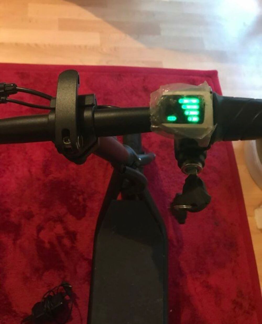 Trottinette &eacute;lectrique neuf Vélos