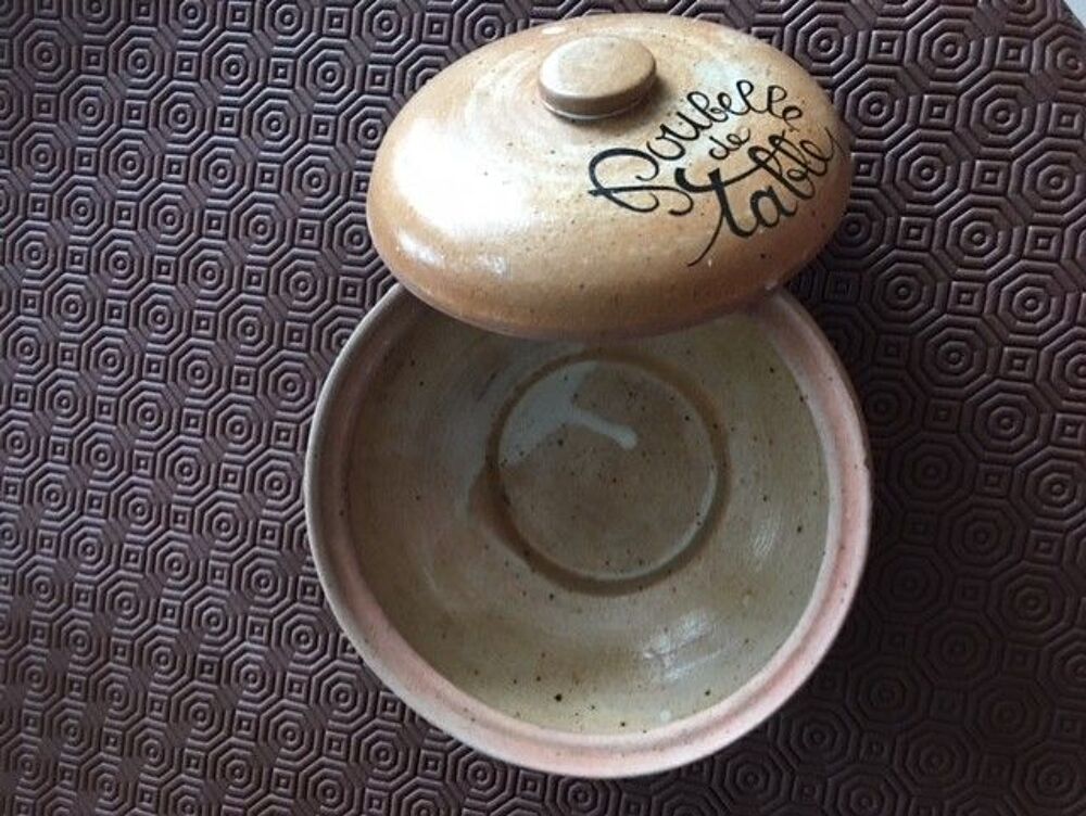 Ensemble de plats en gr&egrave;s Cuisine