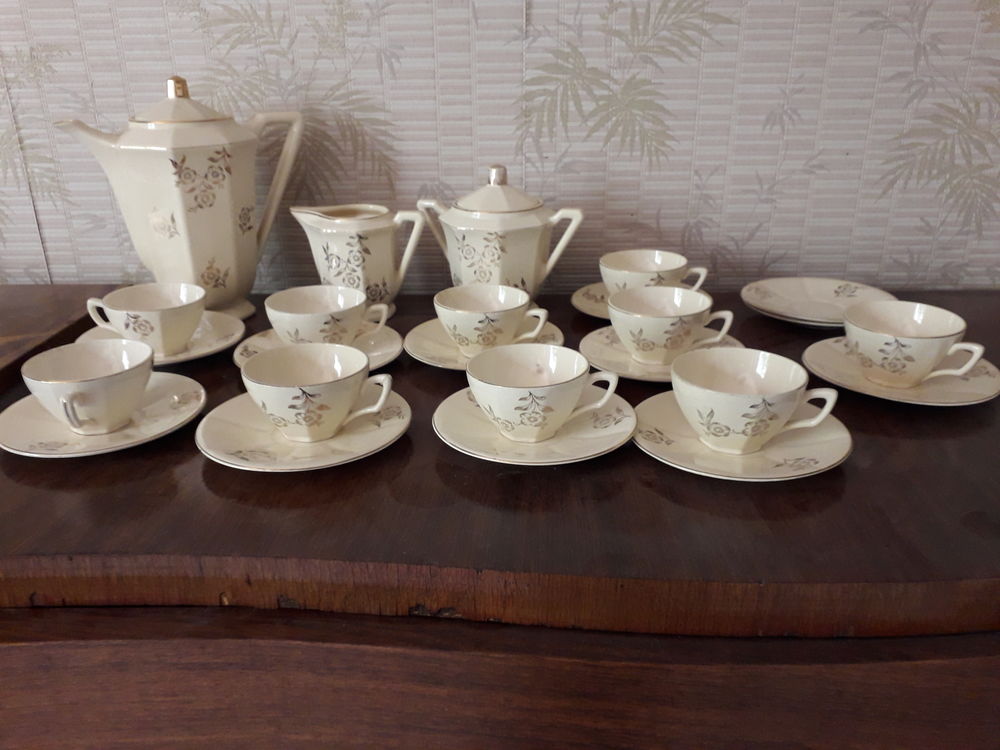 service &agrave; caf&eacute; SARGUEMINES Décoration
