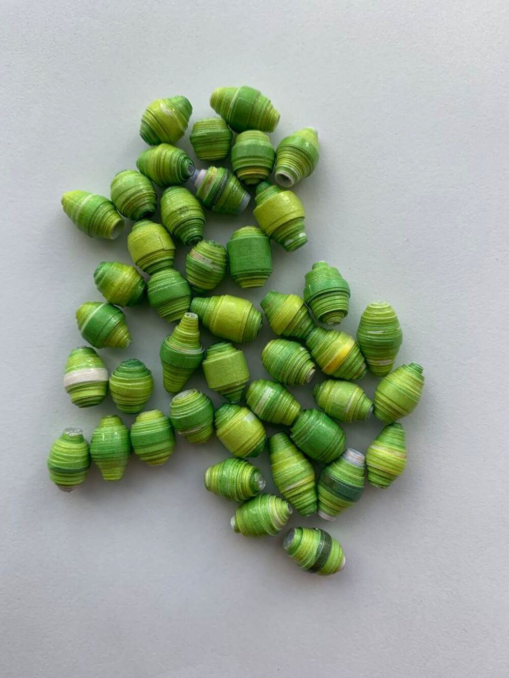 Perles en papier vernies lot de 30 Bijoux et montres