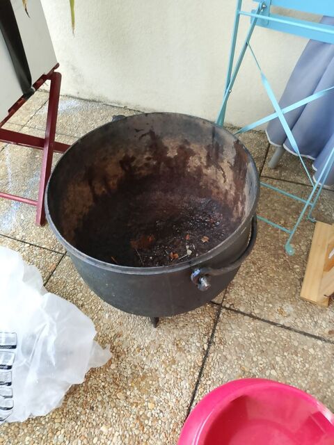 Chaudron fonte  60 Marcillat-en-Combraille (03)