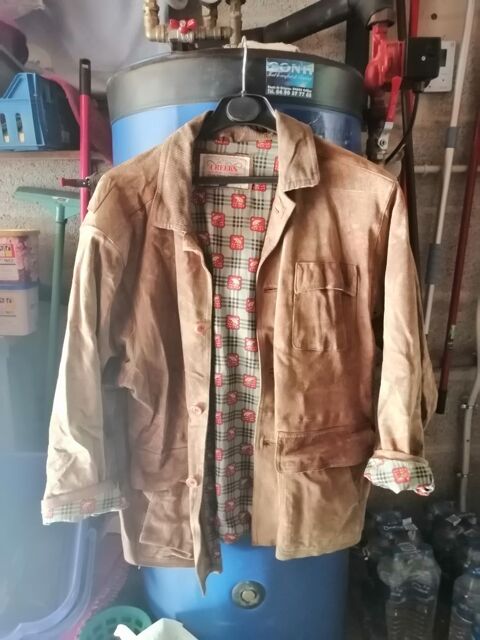 Veste en daim  marron 15 Valréas (84)