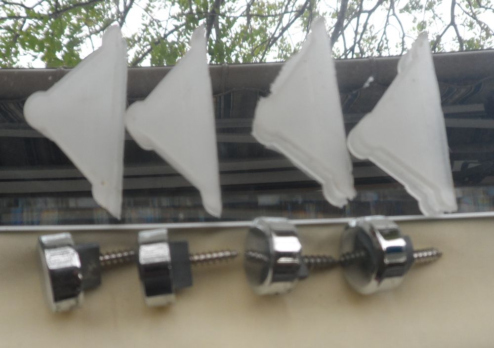 Miroir biseaut&eacute; avec ses angles en plastique et ses supports Décoration