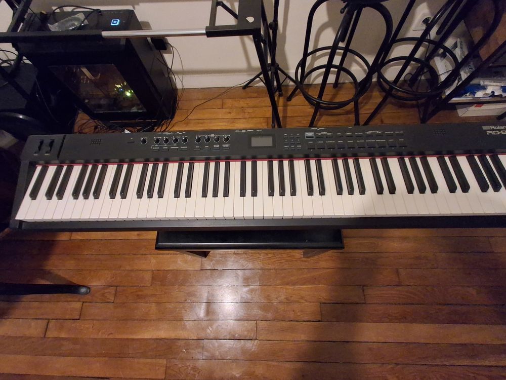Clavier Roland RD88 avec stand pliable, pied de sc&egrave;ne, banc Instruments de musique