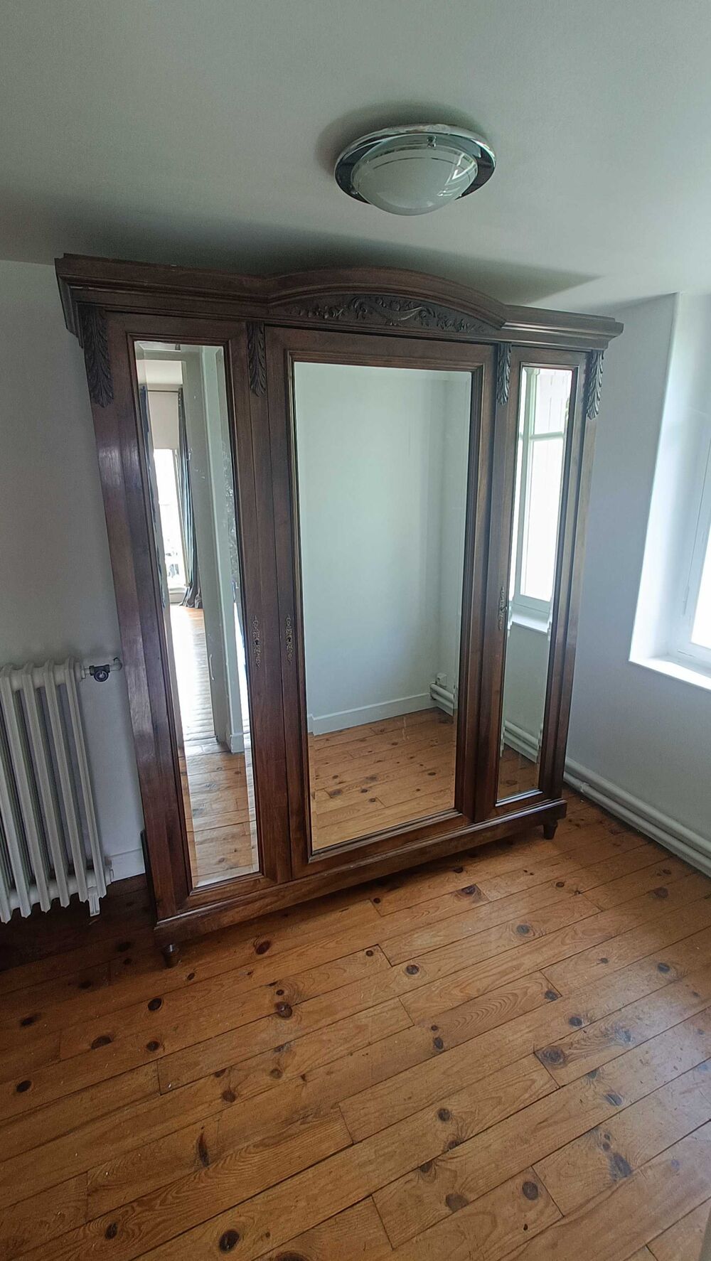 Grande Armoire avec miroir et &eacute;tag&egrave;res Meubles