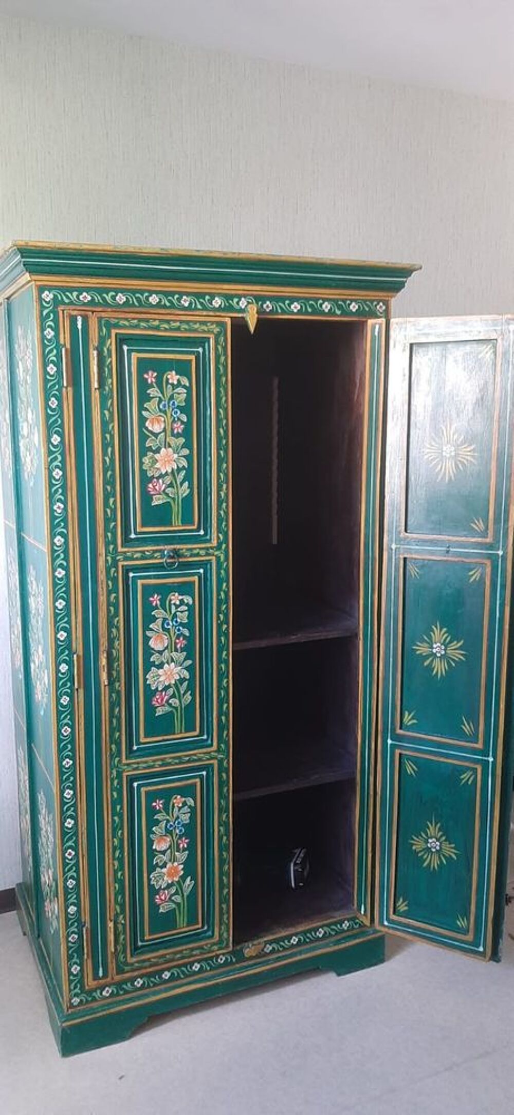 BELLE ARMOIRE GRAND RANGEMENT STYLEE Meubles