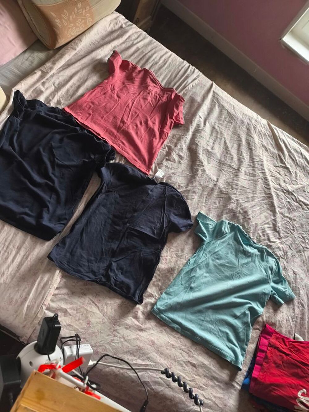 10€ quatre shit short taille 8ans Vêtements enfants
