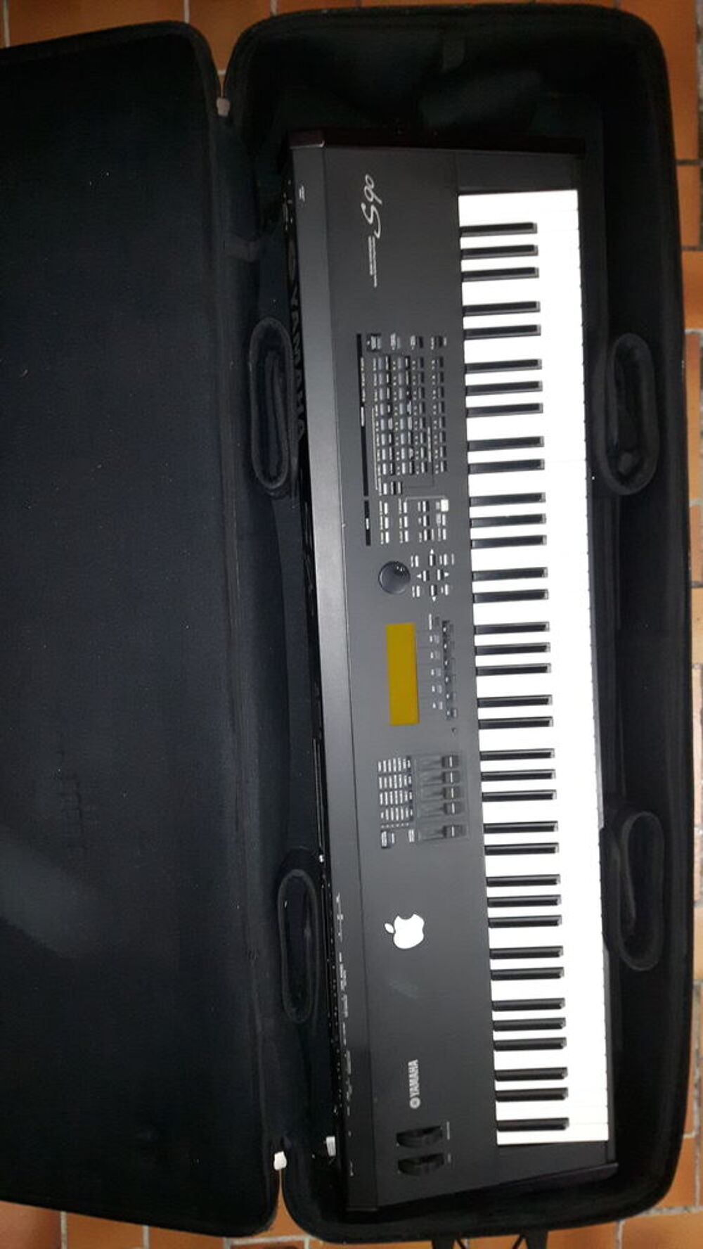 Yamaha S90 Synth&eacute; touch&eacute; piano 88 touches Instruments de musique