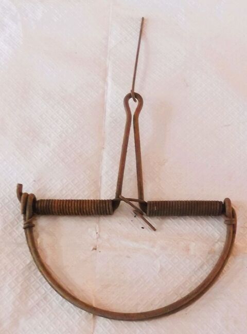 pi�ge � oiseaux en fer 0 Saint-Pour�ain-sur-Sioule (03)