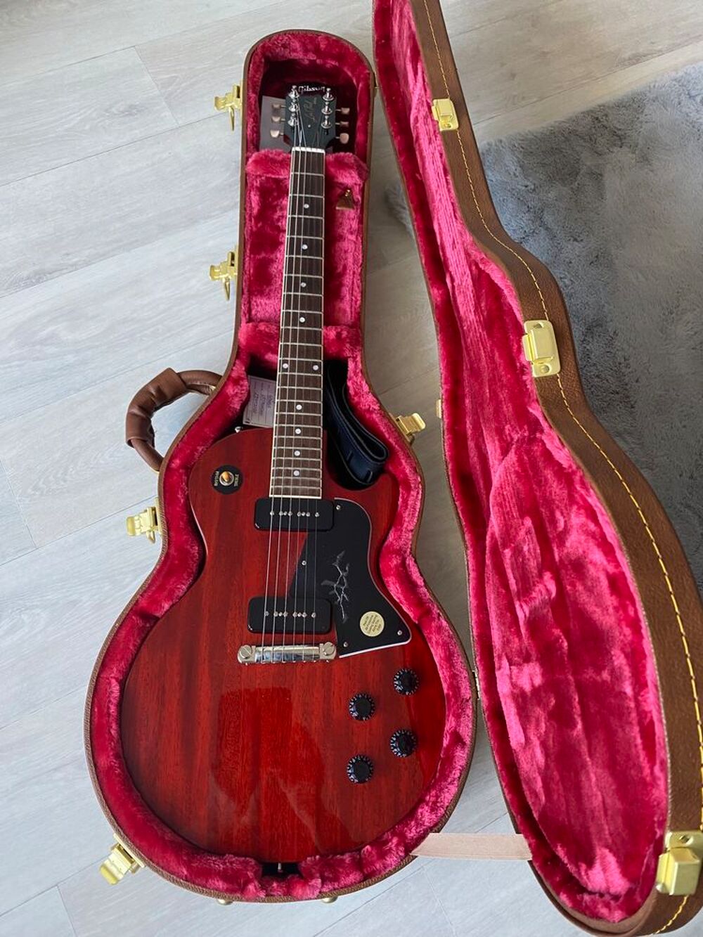 Gipson LP Sp&eacute;cial Vintage Cherry Instruments de musique