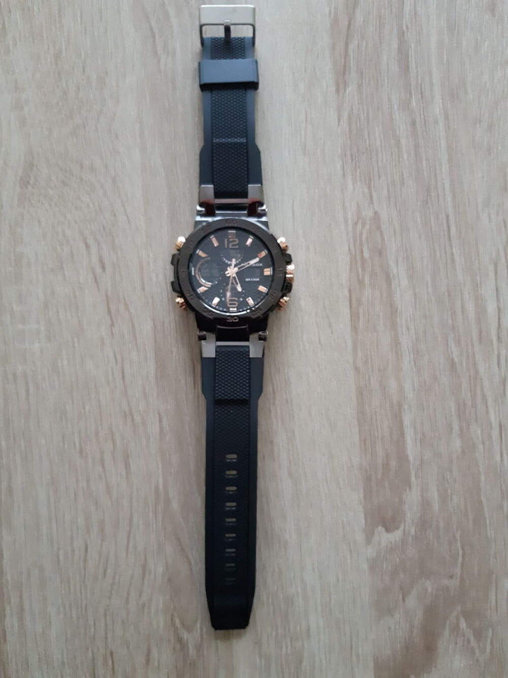 Montre homme - tbe - quasi neuve Bijoux et montres
