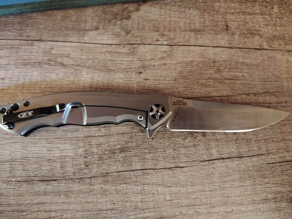 Zero Tolerance ZT0452CF Sinkevich Carbone/Titane 