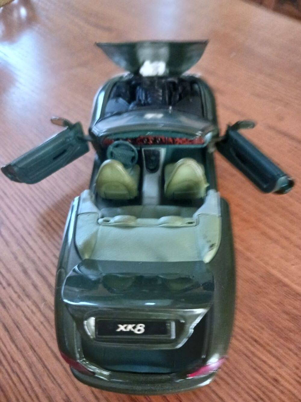 JAGUAR XK SERIES SCALE 1 \ 18 &eacute;mes . 