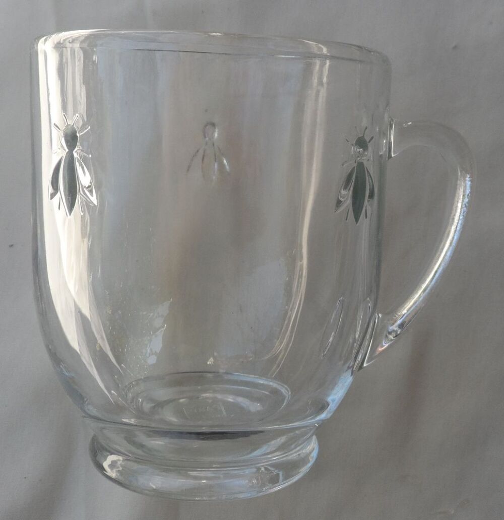 Chope neuve en verre orn&eacute;e d'abeilles des ann&eacute;es 1970 
Cuisine