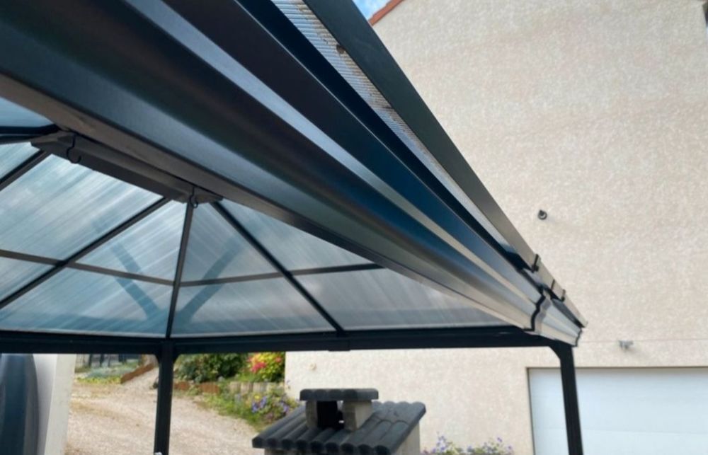 Tonnelle polycarbonate 3,5 m x 2,8 m avec rideaux Jardin