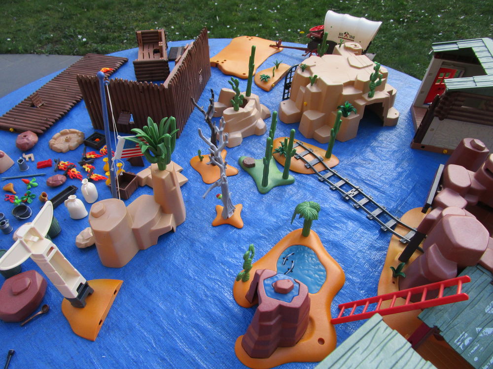  PLAYMOBIL GROS LOT VIEUX DECOR COWBOY+ACCESSOIRES Jeux / jouets