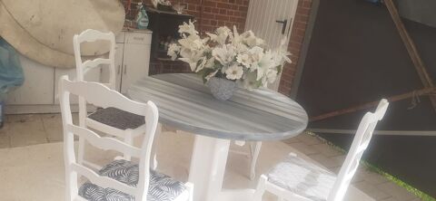 Belle table ronde +rallonge+4 chaises shaby chic 240 Grenay (62)