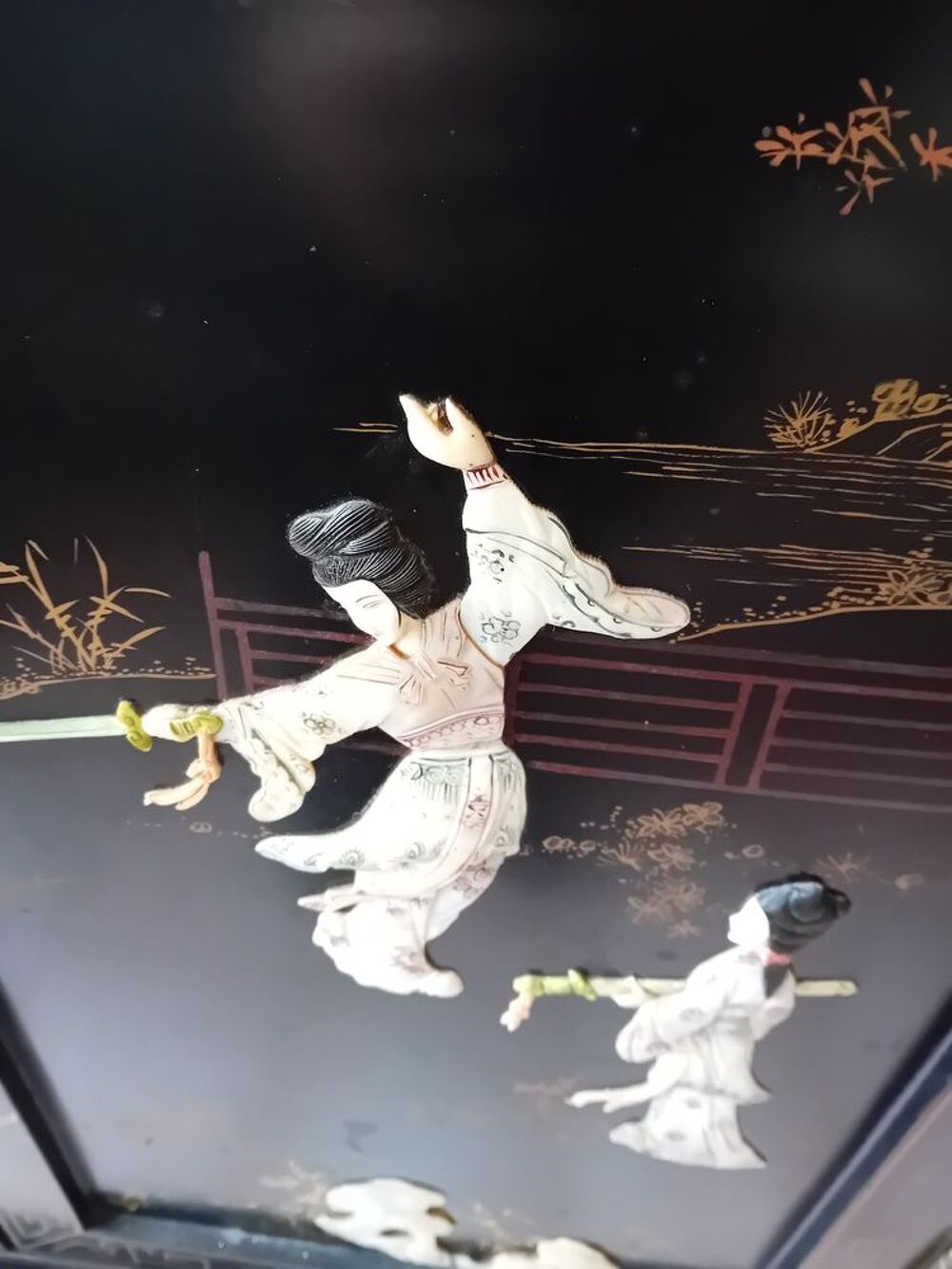 Jolie meubles chinois. Avec sculpture. Nacre Meubles