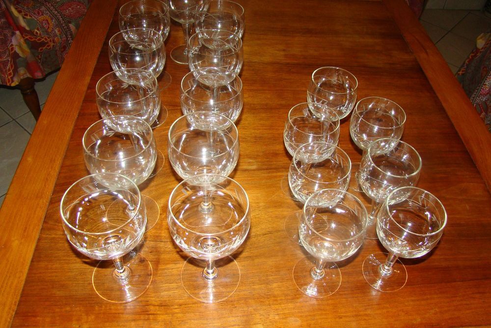 Ancien service de verres en cristal grav&eacute; - vintage Cuisine