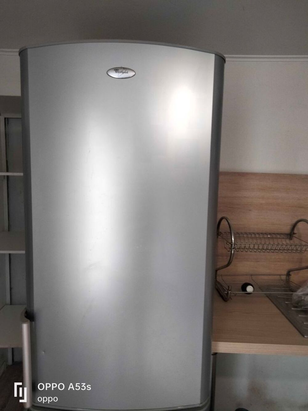 en cause d&eacute;m&eacute;nagement un frigo cong&eacute;lateur casi Neuf Whirlpool &agrave; 250€ et une machine &agrave; laver &agrave; 100e merci Electroménager