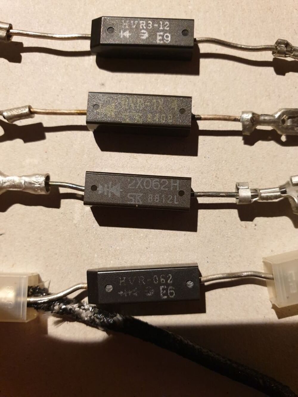 CONDENSATEUR DIODE POUR MICRO ONDES : Electroménager