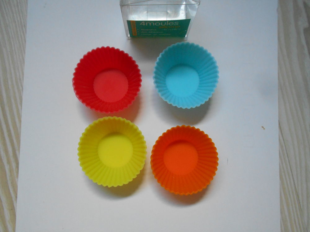 4 mini moules en silicone neuf Cuisine