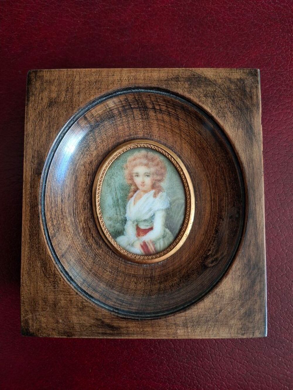 Lot de 2 miniatures fin du XIX&egrave; cadres noyer 11 X 10 cm Décoration