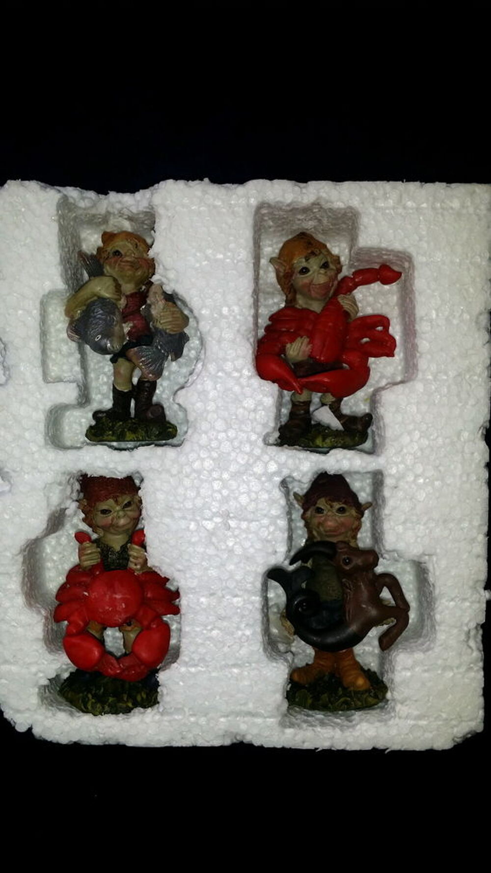 Figurines genre Troll en boite de 4 sujets diff&eacute;rents Décoration