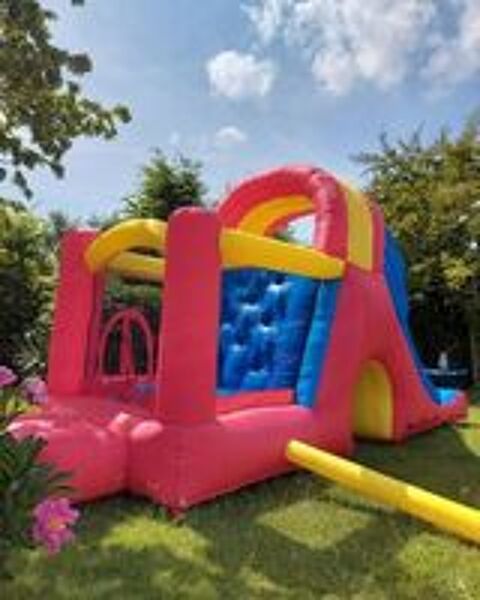   Château gonflable pour l'anniversaire des enfants 