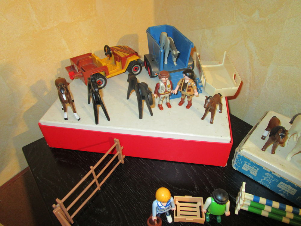 LOT PLAYMOBIL CHEVAUX +JEEP+CHEVAUX+ACCESSOIRES Jeux / jouets