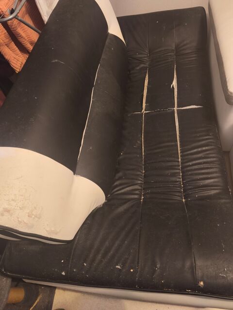 Canap simili cuir noir et blanc usag 30 Vervins (02)