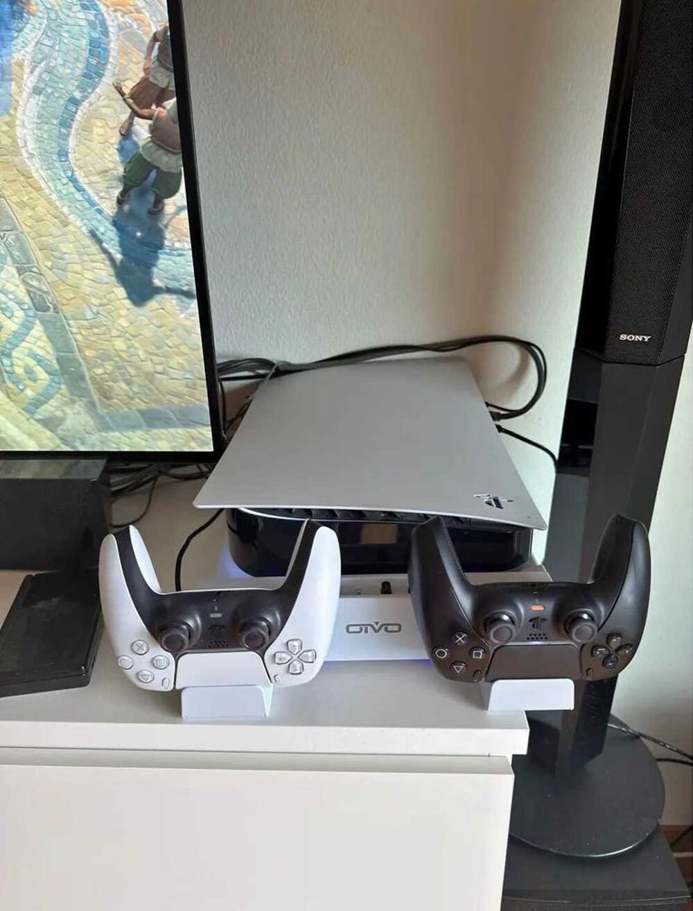 PS5 avec lecteur + 2 manettes + support ventil&eacute; Consoles et jeux vidéos