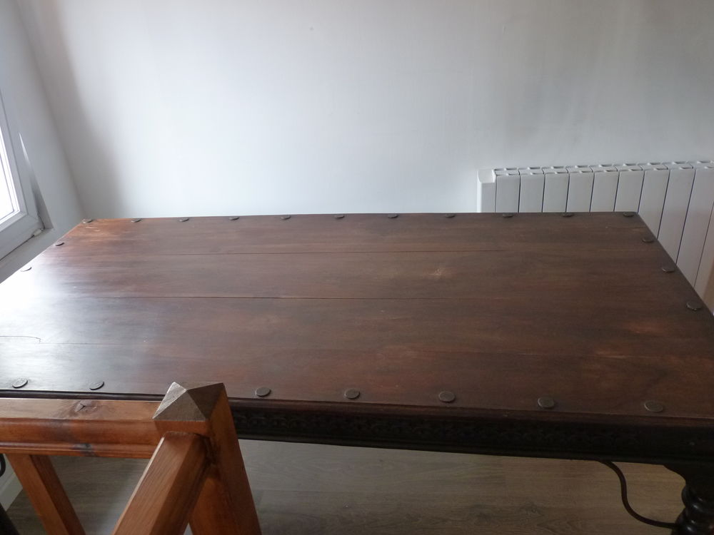 Belle table salle &agrave; manger gothique bois Meubles