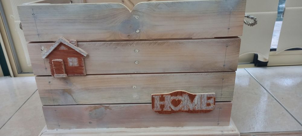COFFRE Artisanal, ouvert. Meubles
