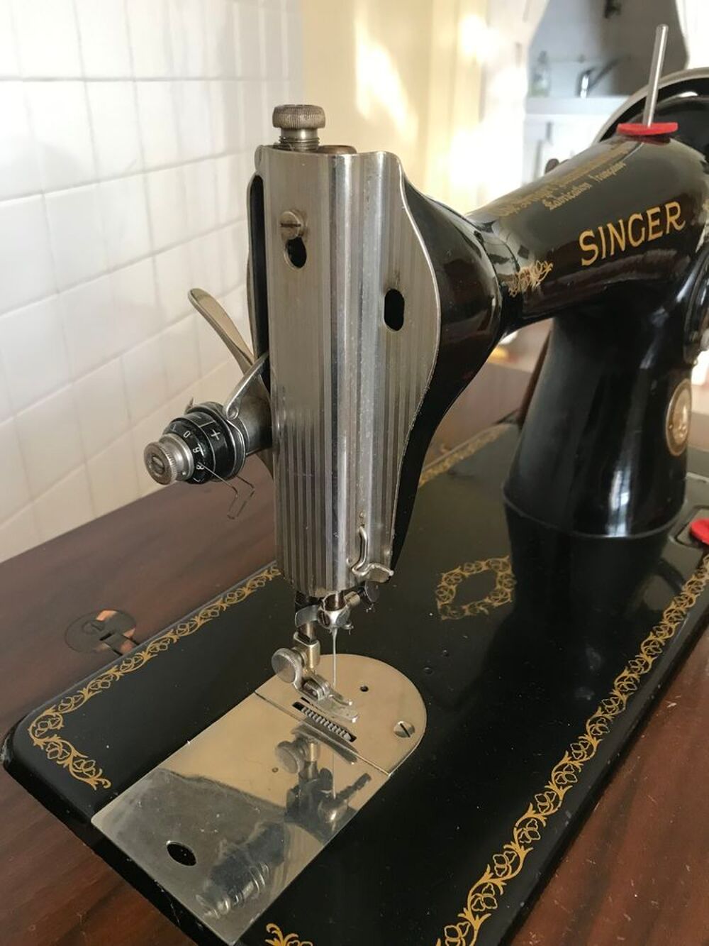 Machine &agrave; coudre &agrave; p&eacute;dale SINGER Meubles