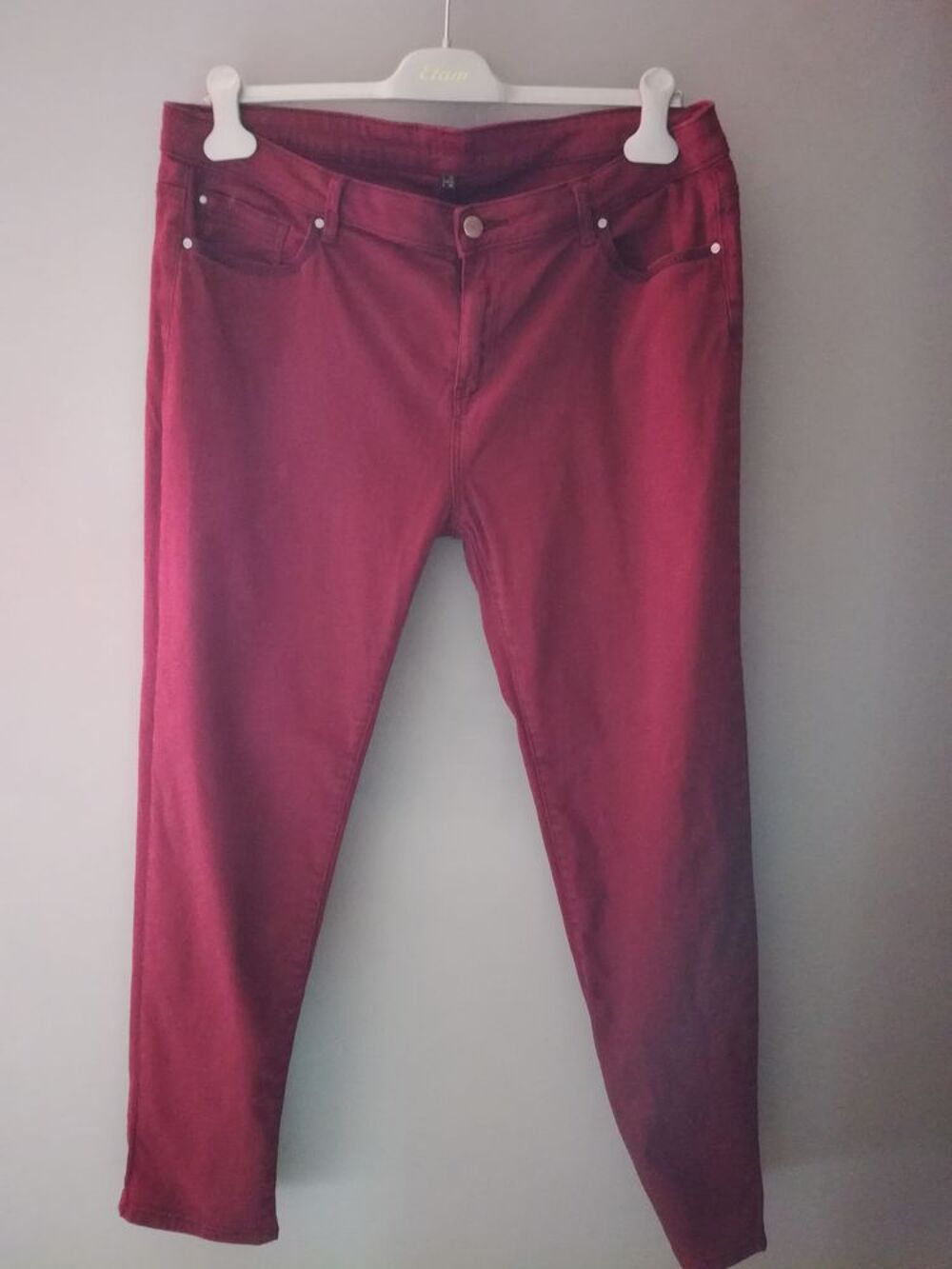 PANTALON BORDEAUX T46
MARQUE 123 Vêtements