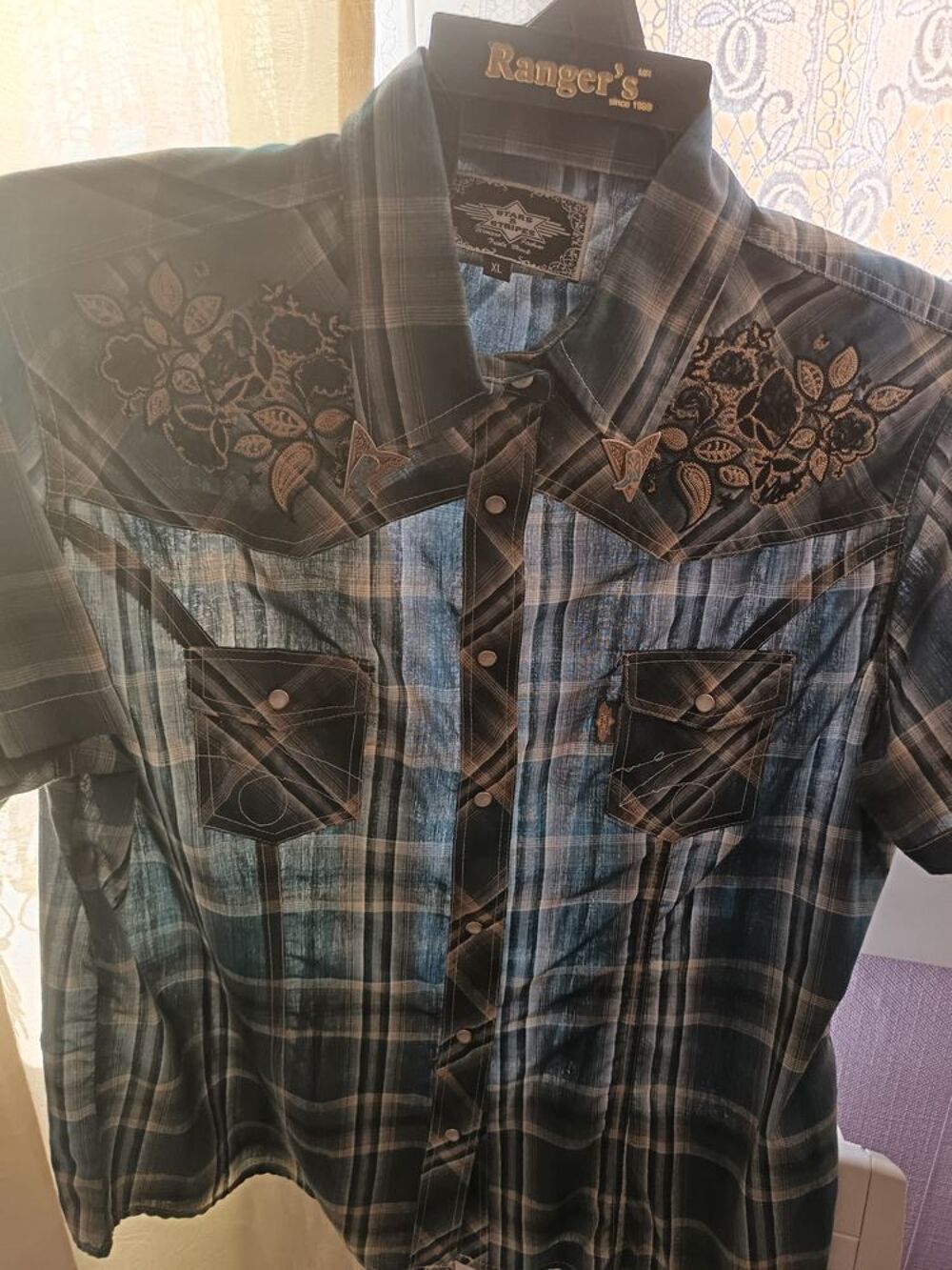 Divers v&ecirc;tements de country
Vêtements