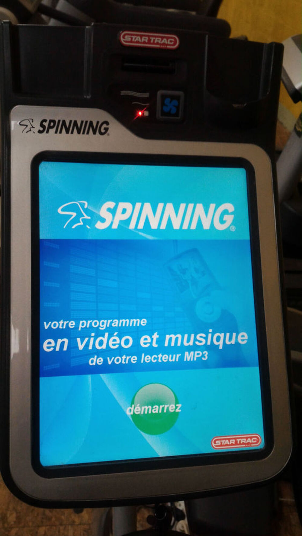 V&eacute;lo Spinning PRO Star Trac avec &eacute;cran tactile Sports