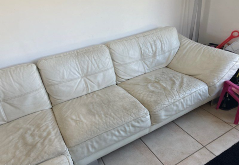 Grand canap� cuir blanc 
Cuir � retravailler 0 Pierrevert (04)