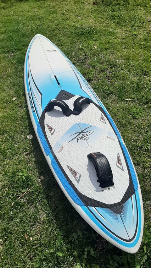PLANCHE A VOILE  VAGUES  73 l 75 Saint-Cyr-sur-Mer (83)