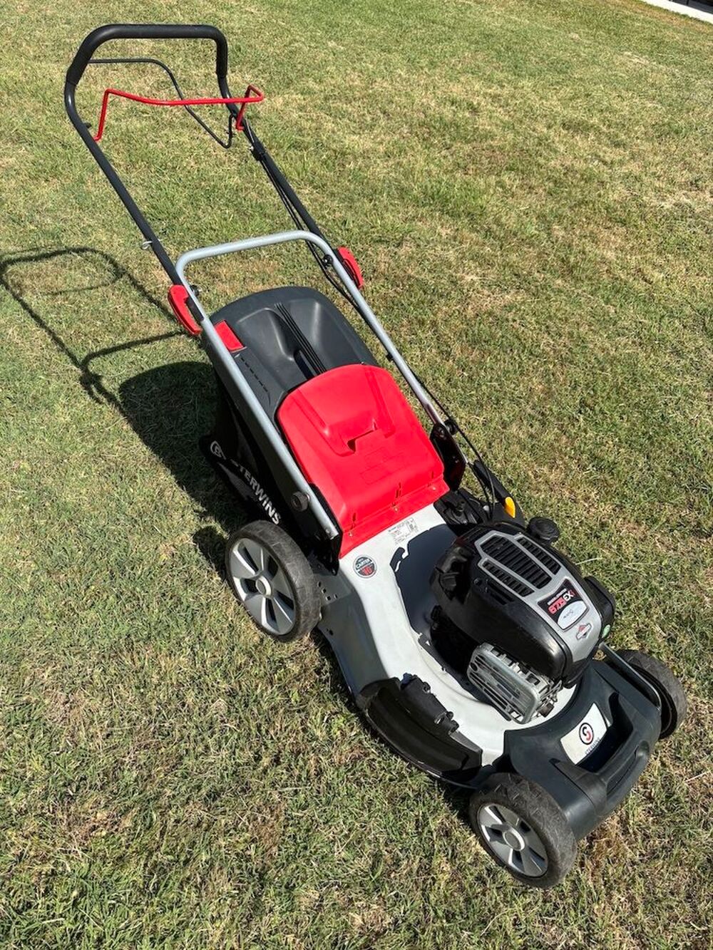 TONDEUSE THERMIQUE AUTOTRACTEE
Jardin
