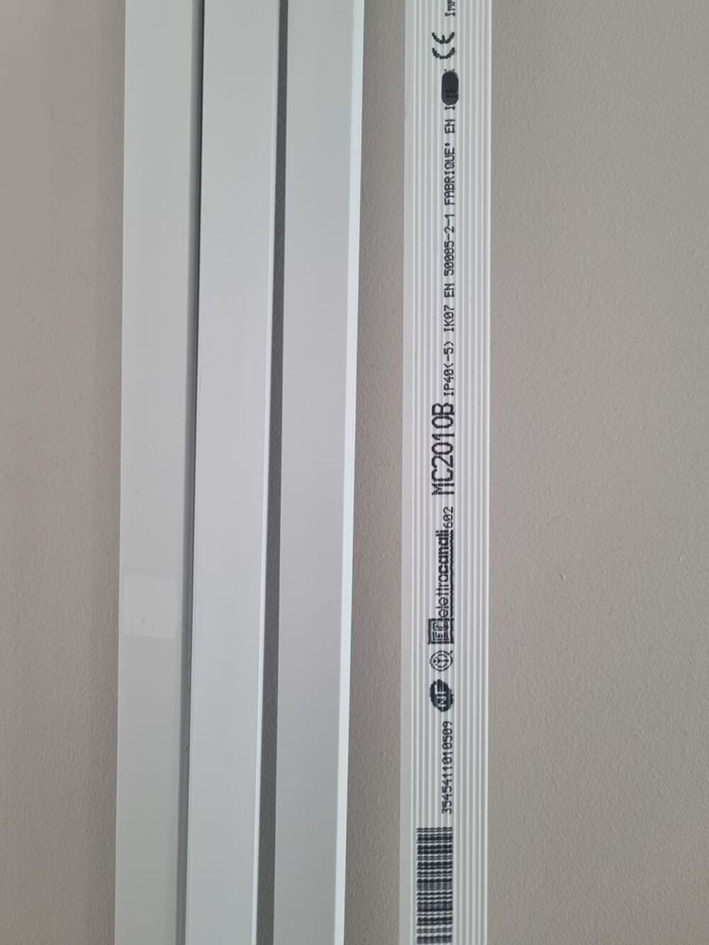 4 baguettes &eacute;lectriques plastique sans s&eacute;paration Bricolage