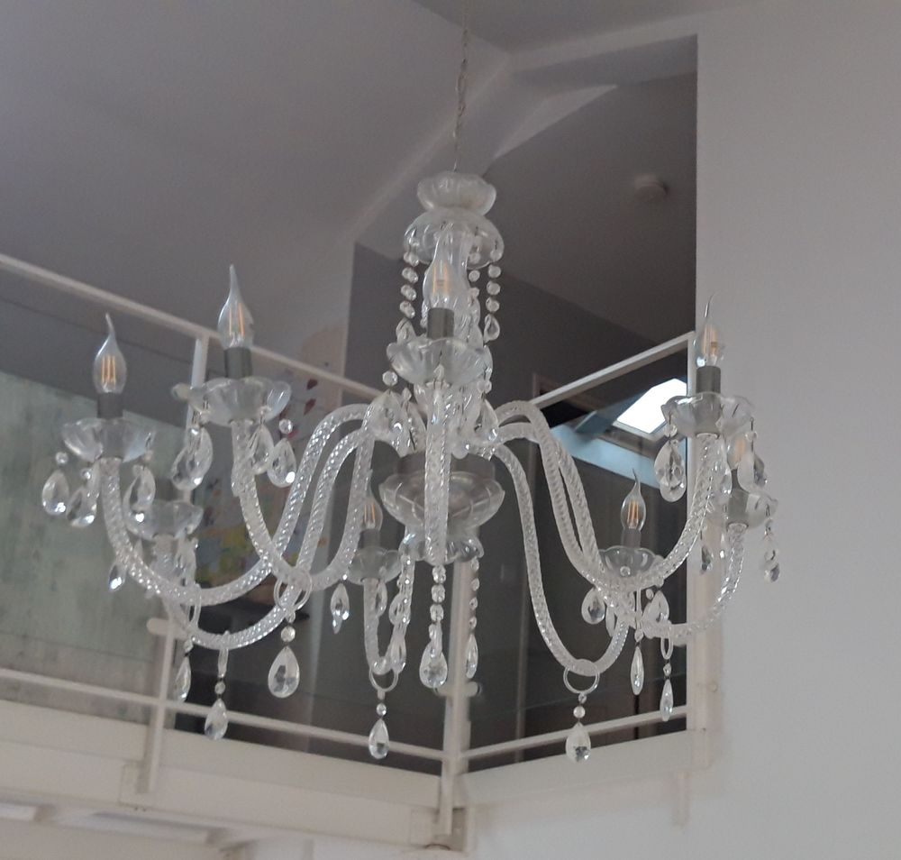 Lustre 8 branches &agrave; pampilles tout en verre valeur 700€ Décoration