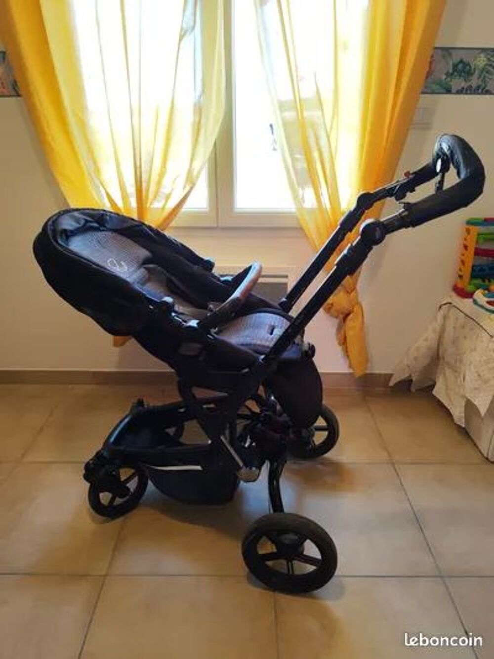 Poussette excellent &eacute;tat Pu�riculture