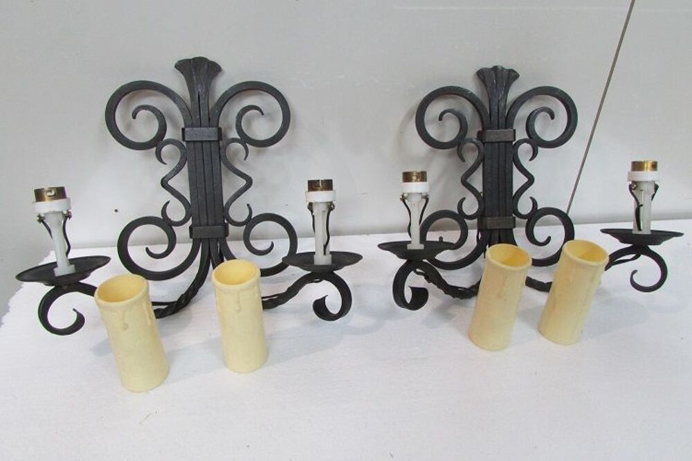 Paire d'appliques fer forg&eacute; 2 feux Décoration