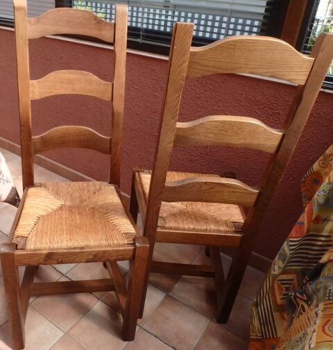 Lot de 2 chaises en bois massif TBE 25 Colmar (68)