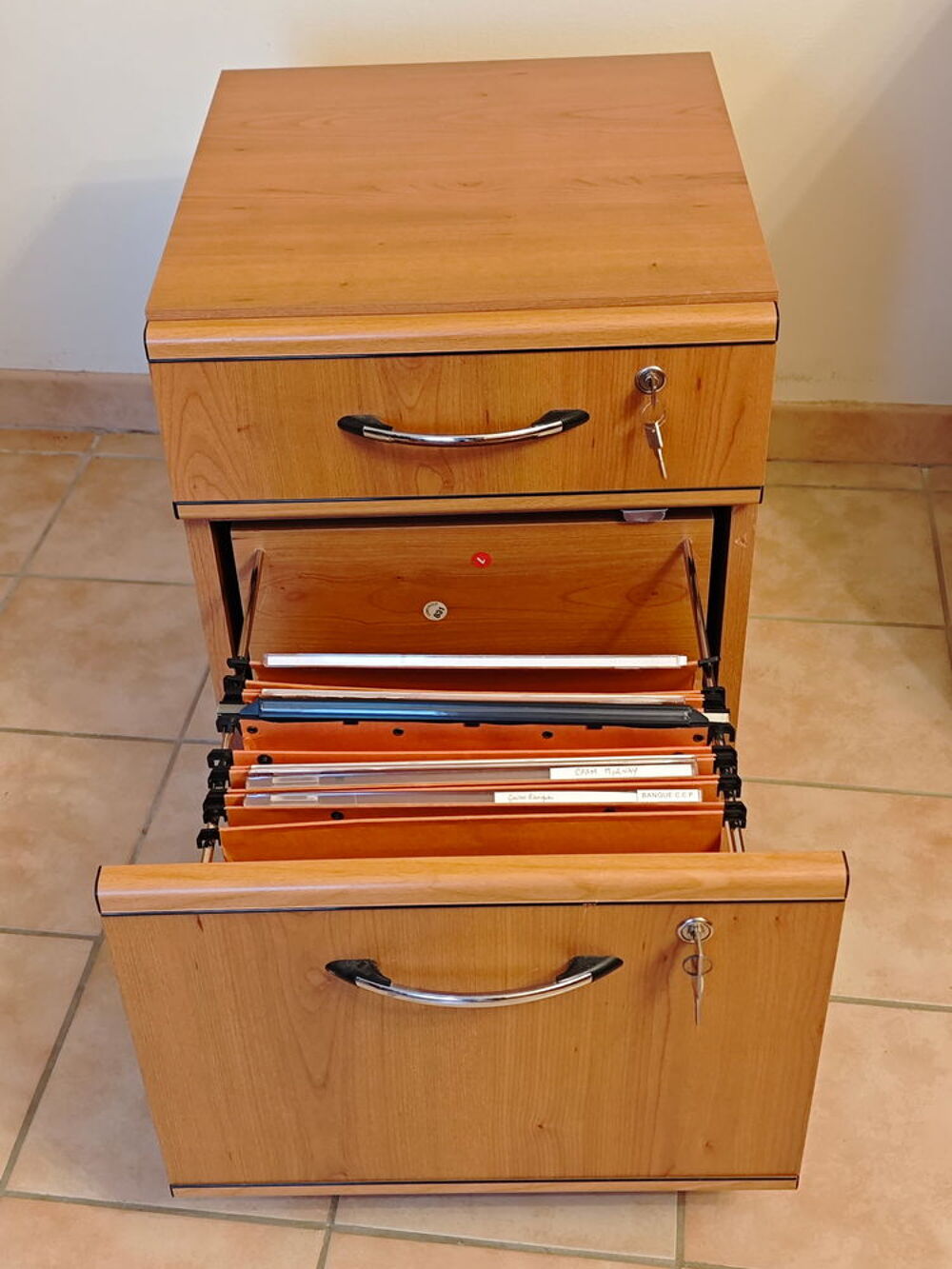 Mobilier informatique ou pour petite entreprise ou &eacute;tudiant Meubles