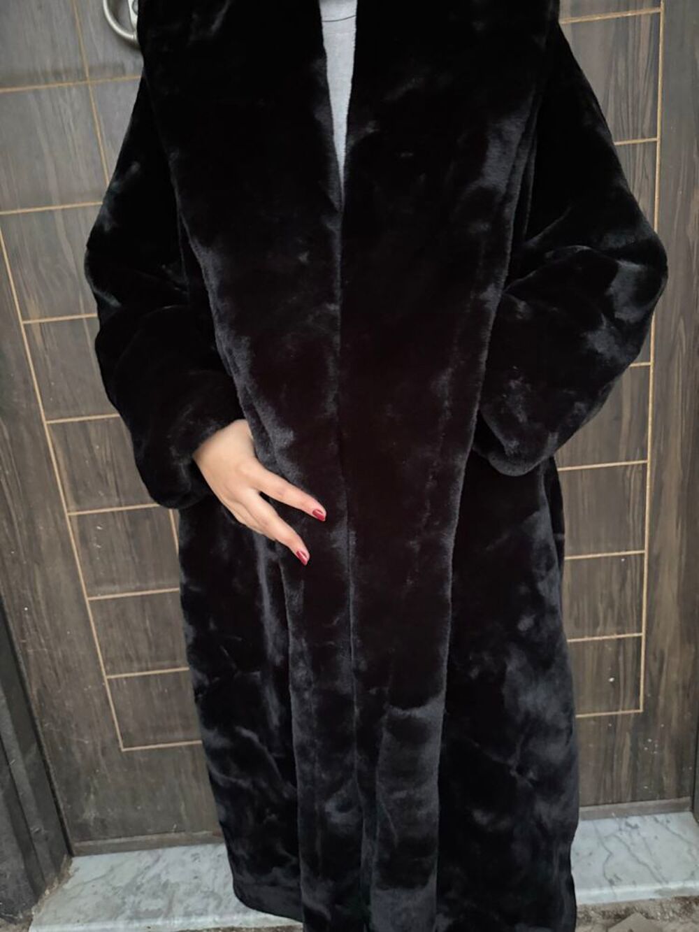 Manteau long en fourrure noire luxe €" El&eacute;gant &amp; intemporel &eth;Ÿ-&curren; Vêtements
